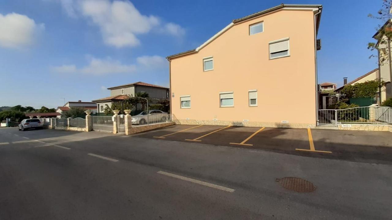 Haus Delphin Apartment Porec Luaran gambar